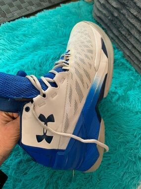 Under Armour basketball shoes Men’s 9